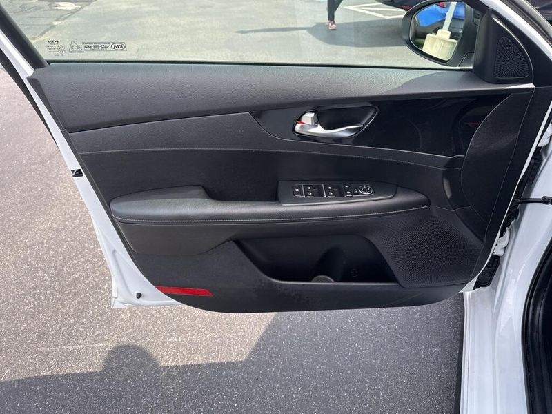 2021 Kia Forte GT-Line photo 27