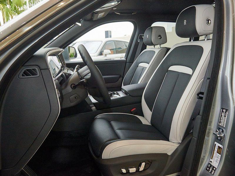 New 2026 Rolls-Royce Cullinan Image 12