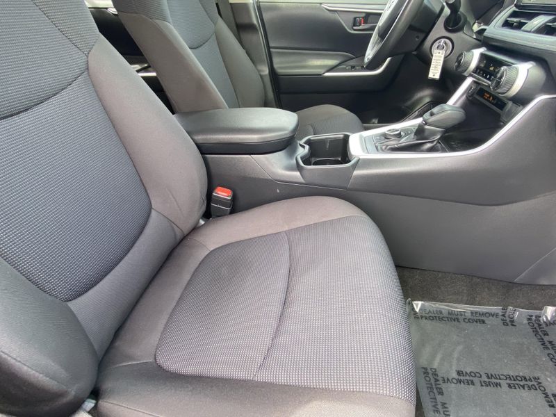 2022 Toyota RAV4 LEImage 12
