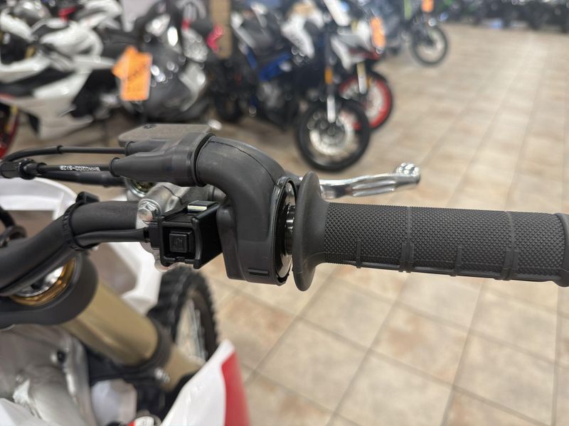 New 2026 Yamaha YZ450F 70TH ANNIVERSARY EDITION Image 19