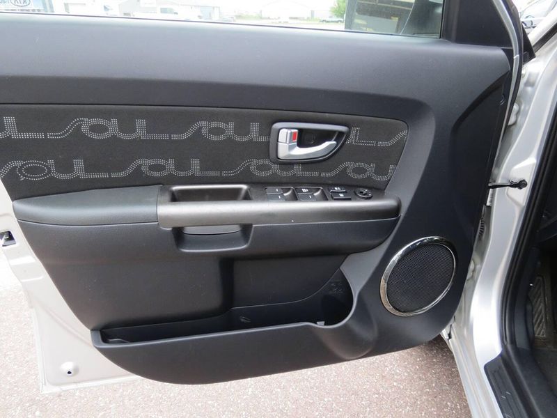 Used 2012 Kia Soul + 4dr Crossover 6AImage 9