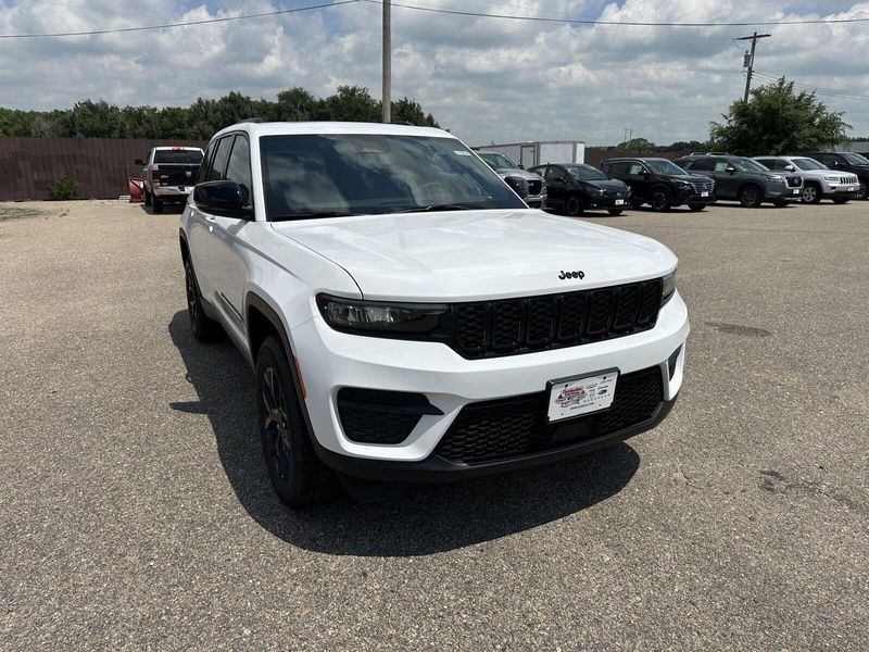 2024 Jeep Grand Cherokee Altitude X 4x4Image 2