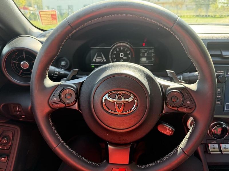 2023 Toyota GR86 Base photo 11