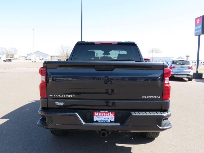 2022 Chevrolet Silverado 1500 Custom 4x4 4dr Crew Cab 5.8 ft. SBImage 7