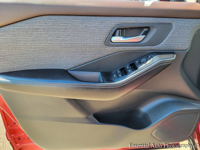 2021 Nissan Rogue SV photo 16