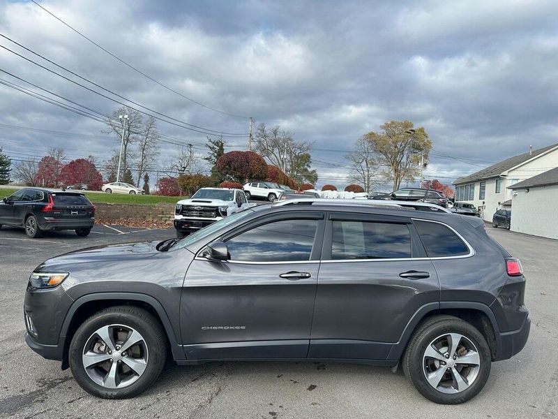 2020 Jeep Cherokee Limited photo 2