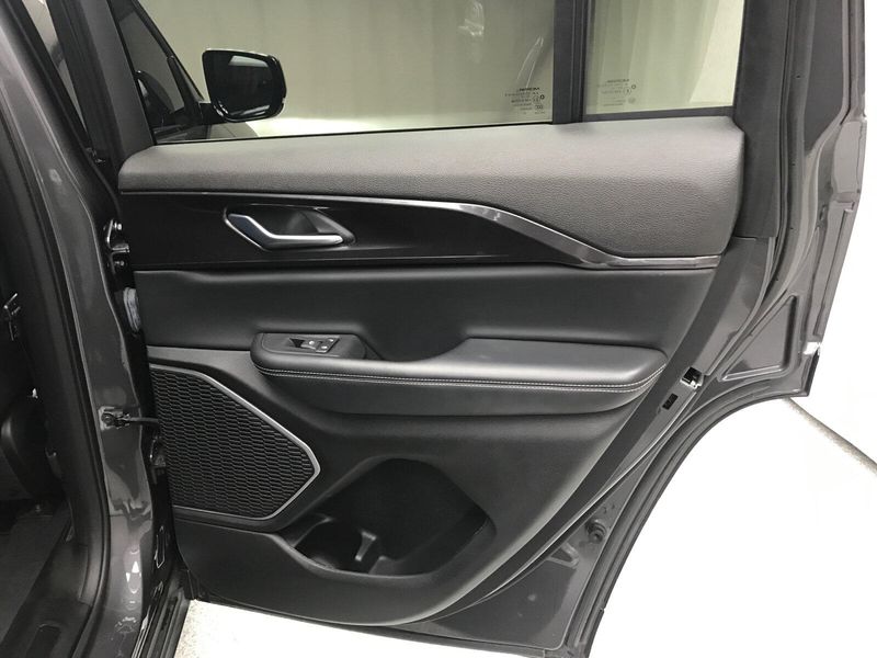 Used 2023 Jeep Grand Cherokee AltitudeImage 13