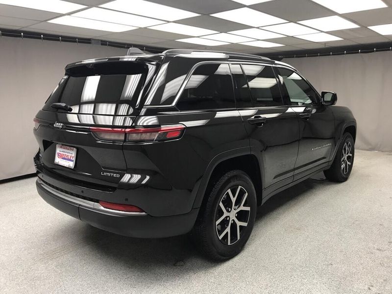 Used 2023 Jeep Grand Cherokee LimitedImage 4