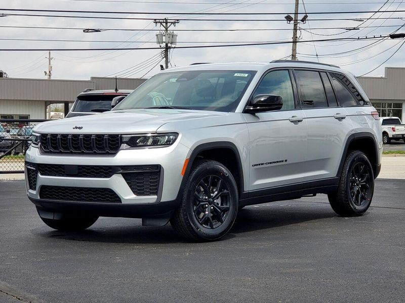 New 2026 Jeep Grand Cherokee Laredo Altitude 4x4