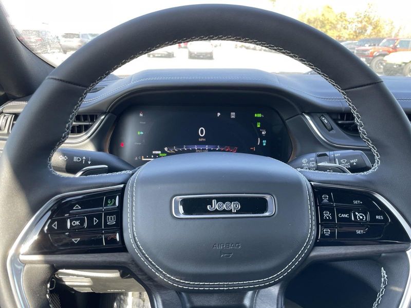 2024 Jeep Cherokee 4xe Overland photo 16