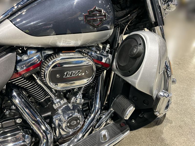 Used 2019 Harley-Davidson CVO STREET GLIDE Image 31