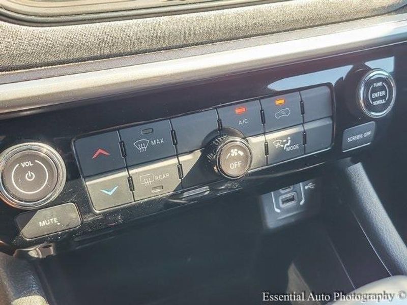 2024 Jeep Compass Latitude photo 13