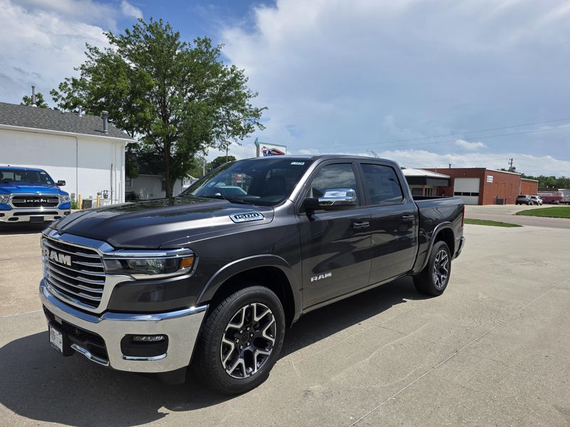 New 2025 RAM 1500 LaramieImage 4