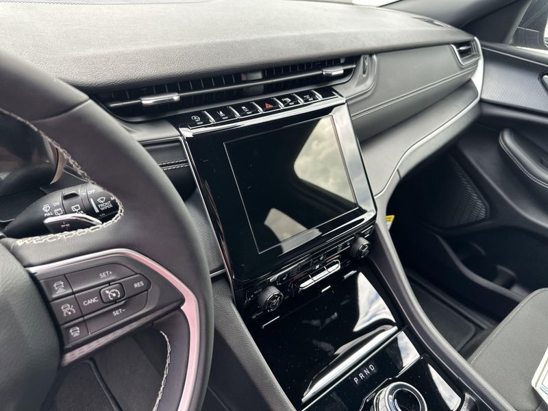 New 2025 Jeep Grand Cherokee Laredo X 4x4Image 26