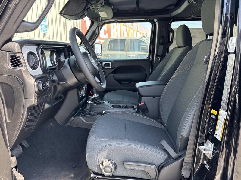 New 2026 Jeep Gladiator Sport S 4x4