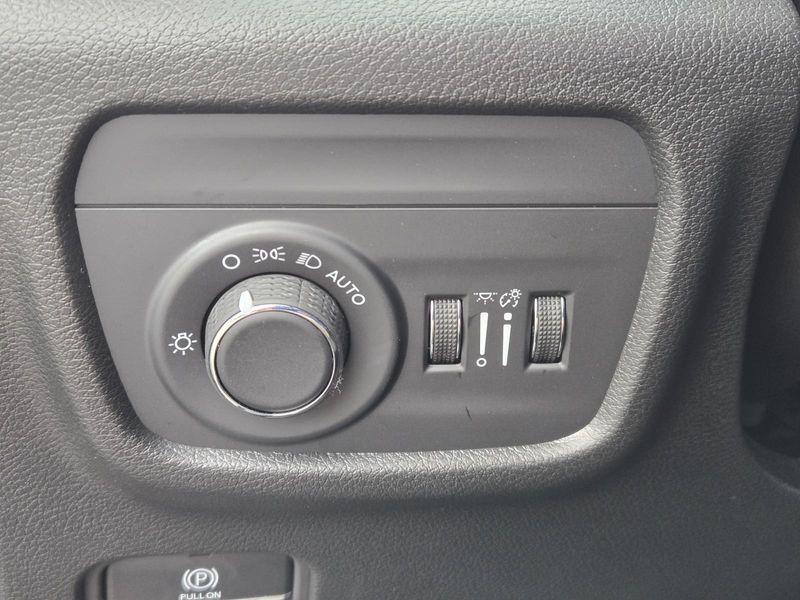 New 2026 Jeep Grand Cherokee Laredo Altitude 4x4