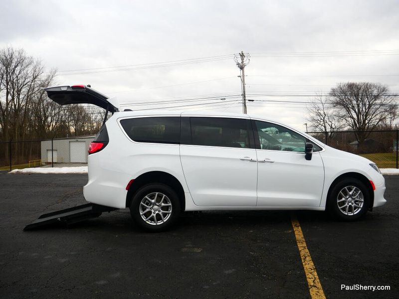 New 2026 Chrysler Voyager Lx