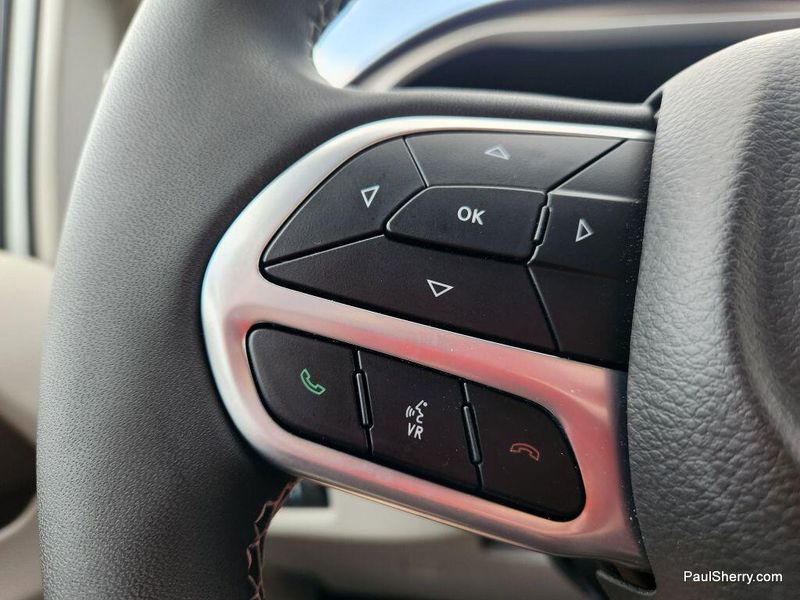 Used 2022 Chrysler Voyager LXImage 39