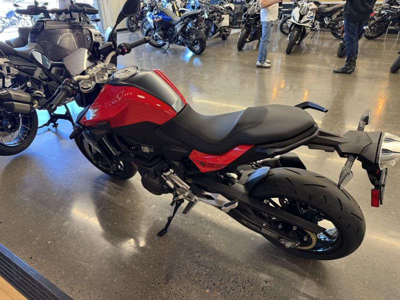 2024 BMW F 900 R - RACING RED 