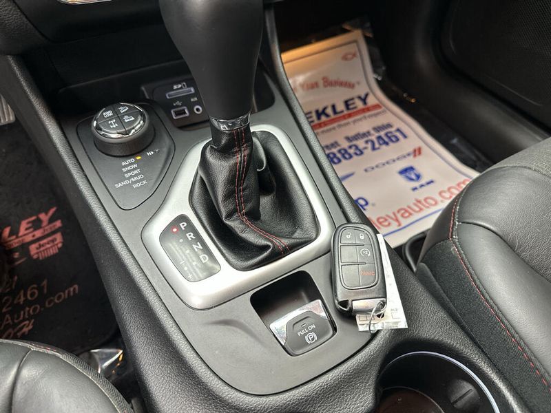 Used 2018 Jeep Cherokee TrailhawkImage 13