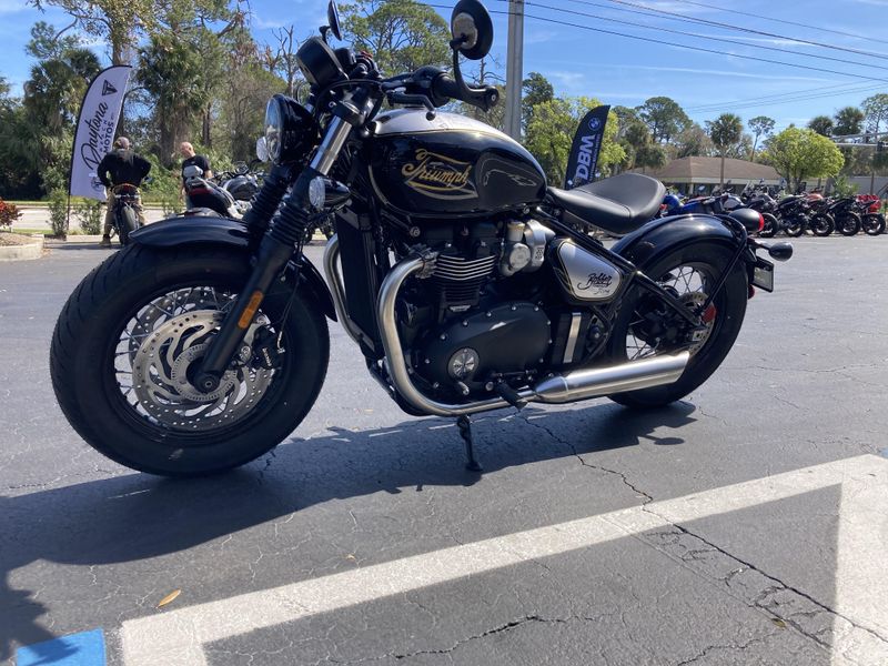 2025 Triumph Bonneville Bobber