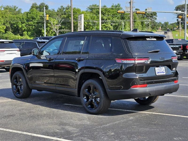 2025 Jeep Grand Cherokee L Limited 4x4Image 4