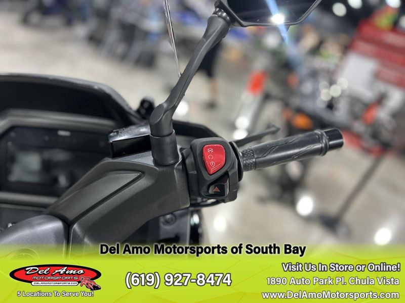 2025 Yamaha Xmax Image 10