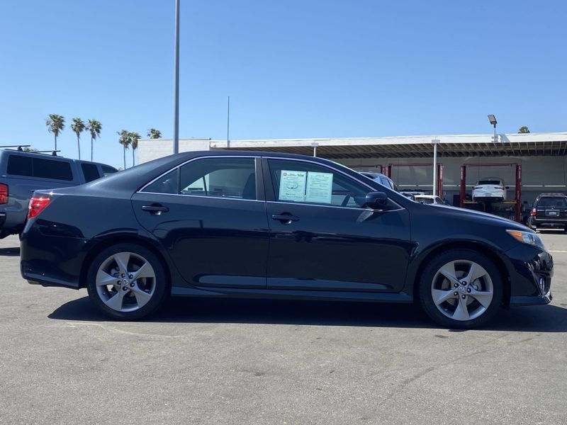 2012 Toyota Camry SEImage 3