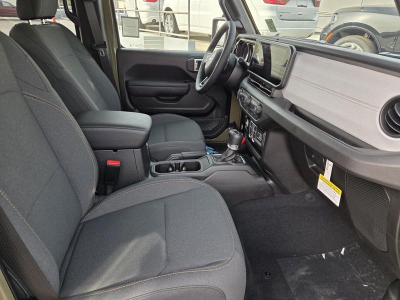New 2026 Jeep Gladiator Sport S 4x4
