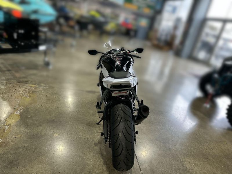 2013 Kawasaki NINJA ZX10R Image 12