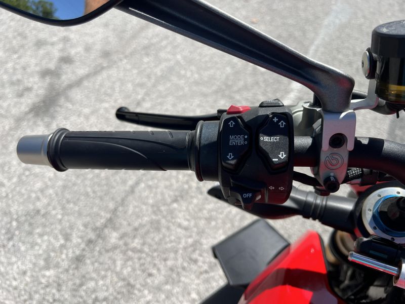 2022 Ducati Streetfighter V4 S 