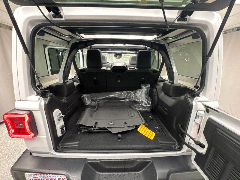 2025 Jeep Wrangler 4-door SaharaImage 21