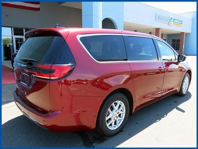 2023 Chrysler Pacifica Touring LImage 7