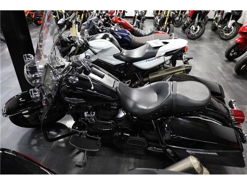 2018 Harley-Davidson Road King in a Black exterior color. New England Powersports 978 338-8990 pixelmotiondemo.com 