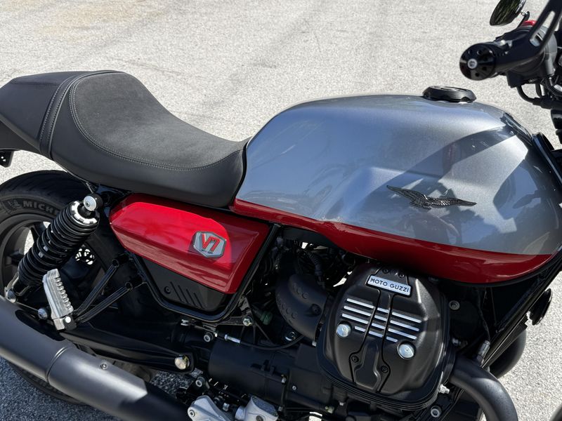 2024 Moto Guzzi V7 Stone Corsa