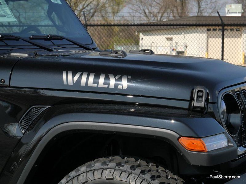 2025 Jeep Gladiator Willys photo 7