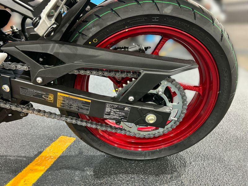 New 2025 Kawasaki Z500 SE ABS Image 13