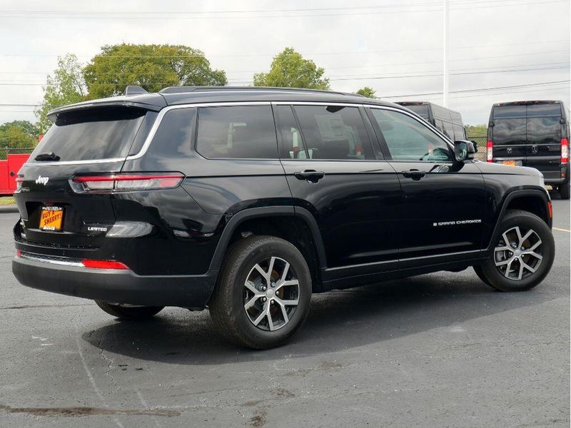 2024 Jeep Grand Cherokee L Limited 4x4Image 13