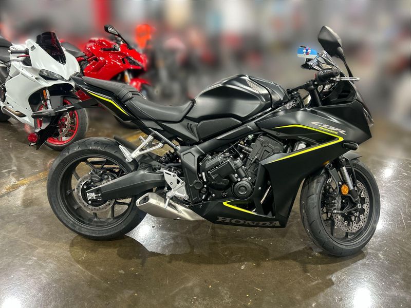 New 2026 Honda CBR650R E-CLUTCH Image 11