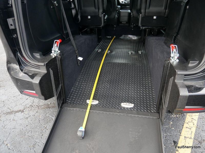 New 2025 Chrysler Voyager LXImage 13