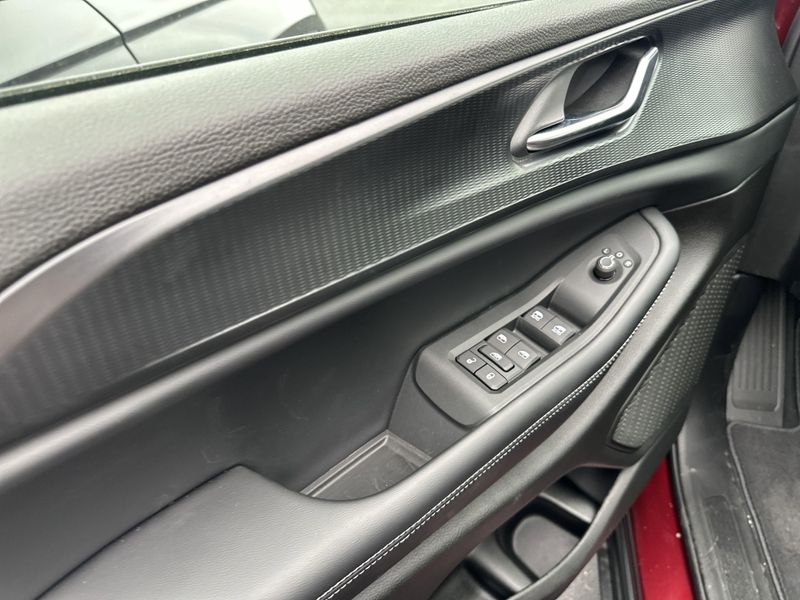 New 2025 Jeep Grand Cherokee L Laredo X 4x4Image 18