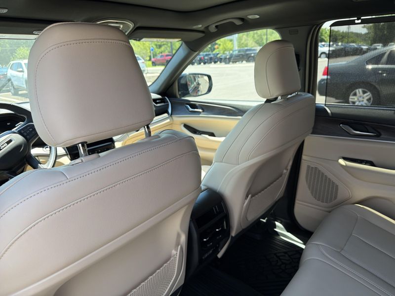Used 2025 Jeep Grand Cherokee LimitedImage 27