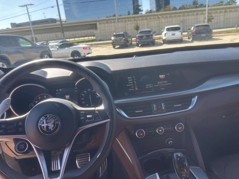 Used 2018 Alfa Romeo Stelvio TiImage 10