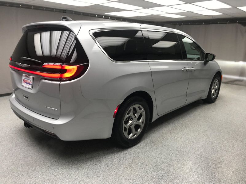 2024 Chrysler Pacifica LimitedImage 13