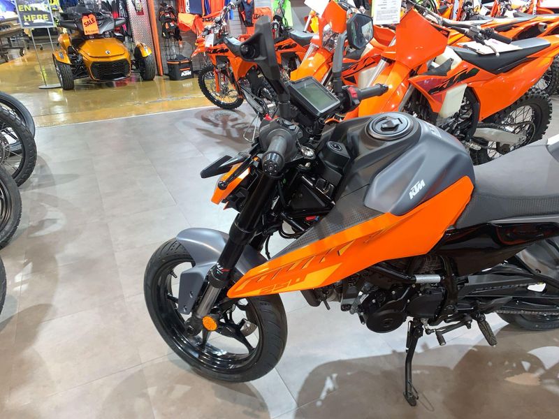 New 2024 KTM 250 DUKE Image 14