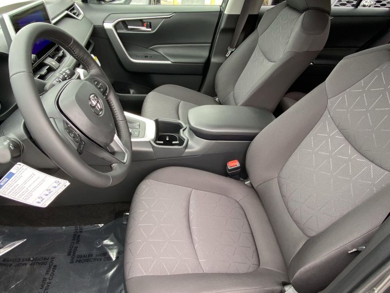New 2025 Toyota RAV4 Hybrid XLEImage 14
