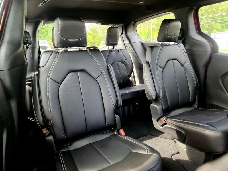 New 2027 Chrysler Pacifica Select