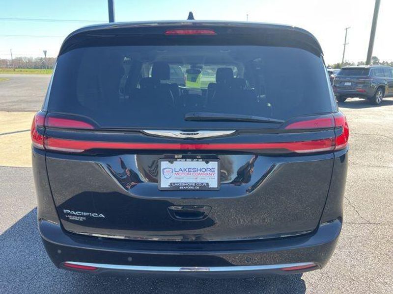 2023 Chrysler Pacifica Touring LImage 6