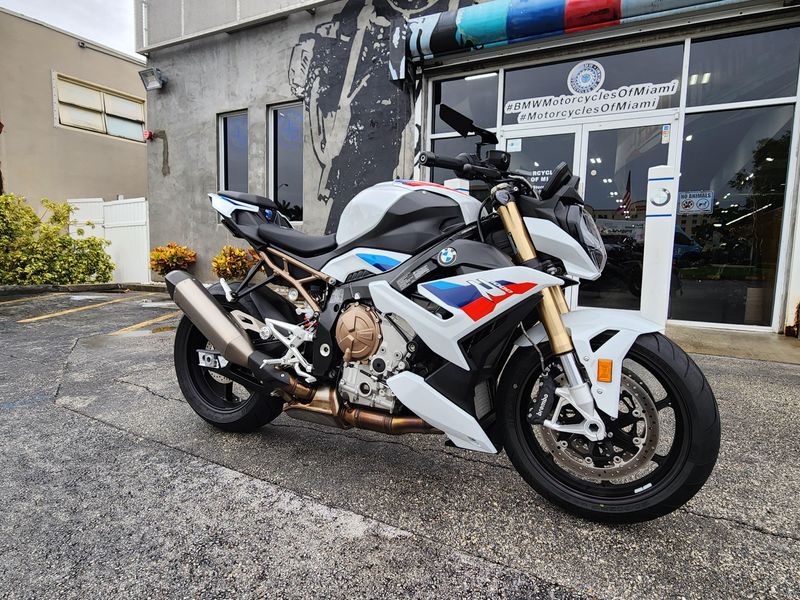 2022 BMW S 1000 R Image 10