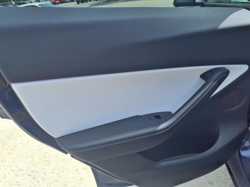 2021 Tesla Model Y Long RangeImage 16